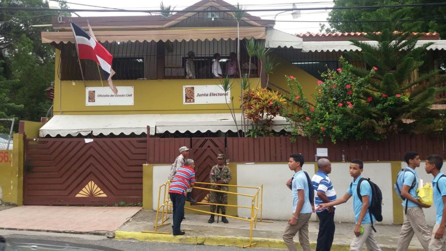 Candidatos del PRM se retiran de la Junta Electoral de Santo Domingo Oeste