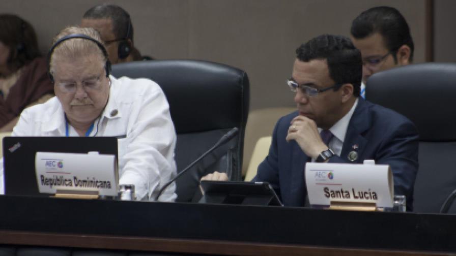 Canciller Navarro participa en reunión de ministros de la AEC