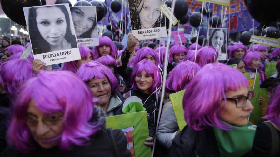 Argentinas se manifiestan por violencia contra las mujeres Argentinas se manifiestan por violencia contra las mujeres