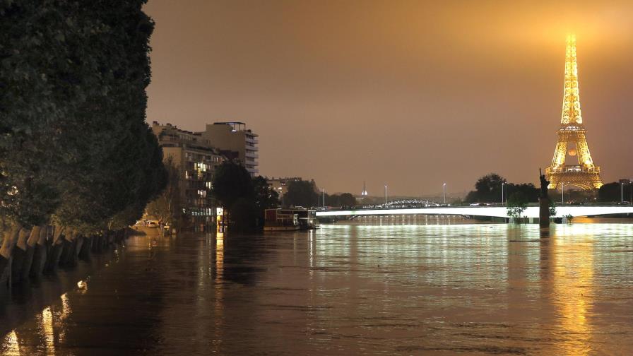 El Sena vuelve a descender tras inundaciones en París 