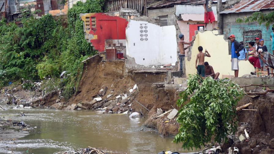 Más de 300 familias viven en constante peligro en el Hoyo de Bartola en Santiago  
