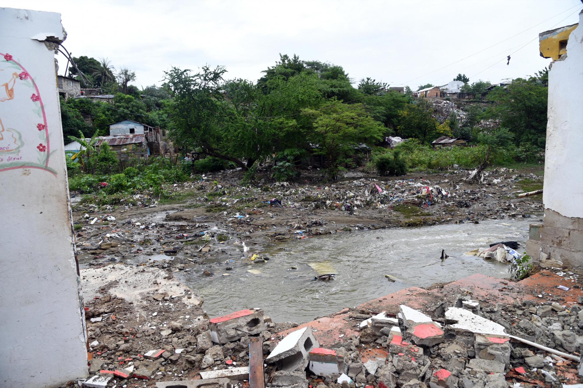 Dos viviendas colapsaron tras la crecida del arroyo por las lluvias de esta semana. 