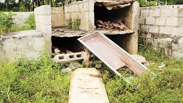 Profanan decenas de tumbas en cementerio de comunidad de  El Seibo