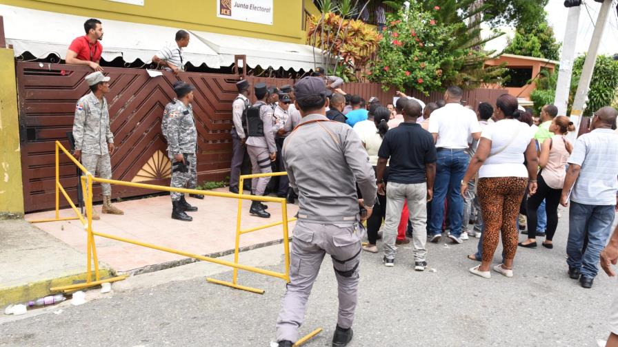 Continúan contando los votos en junta de Santo Domingo Oeste