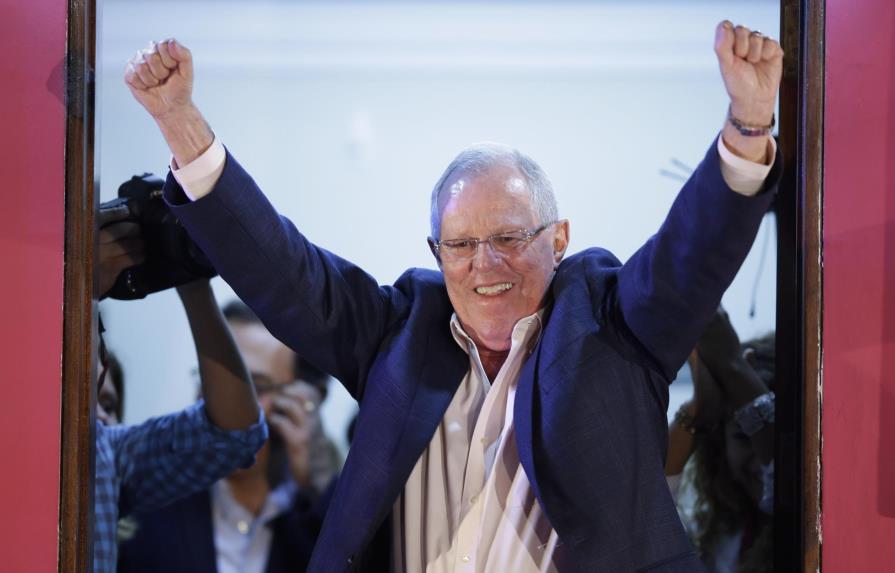 Kuczynski acaricia la presidencia de Perú con el 90% de los votos contados y 1.04% sobre Fujimori