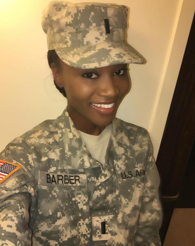 Deshauna Barber, es teniente y fue coronada Miss USA