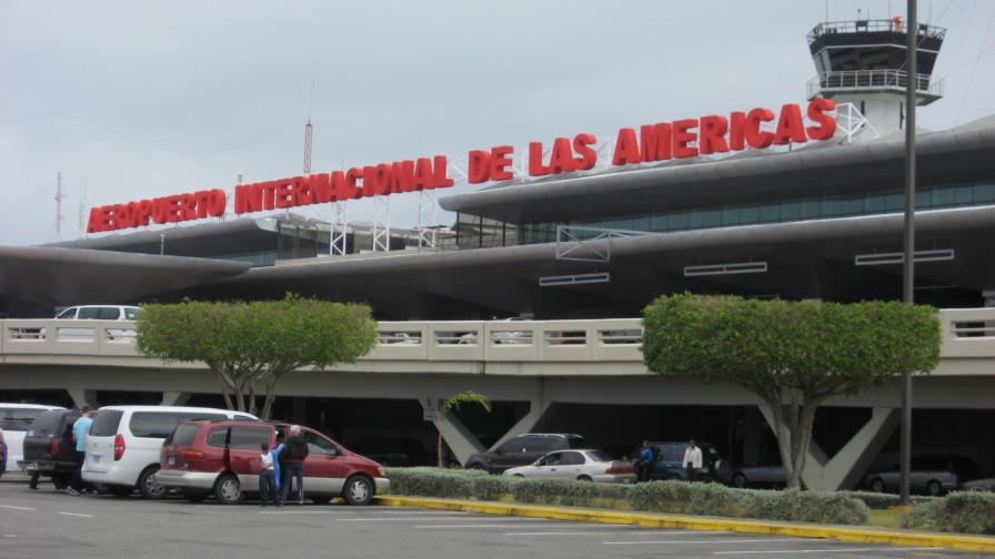 Rotura de cristal delantero impide despegue de avión en aeropuerto Las Américas Rotura de cristal delantero impide despegue de avión en aeropuerto Las Américas