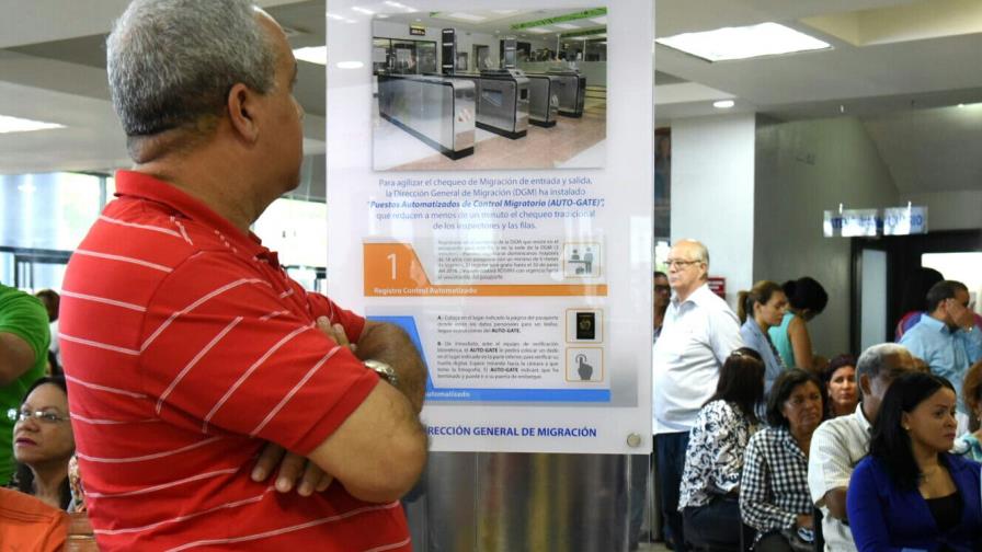 Abogados migratorios piden dejar sin efecto cobro de RD$995 por servicio en aeropuertos