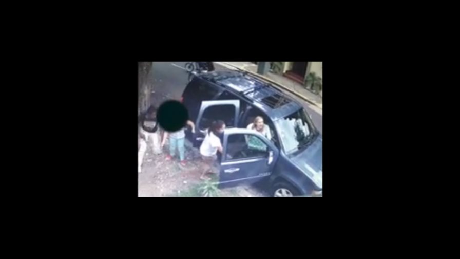 Policía apresa otro de los asaltantes de mujeres y una niña en Piantini Policía apresa otro de los asaltantes de mujeres y una niña en Piantini