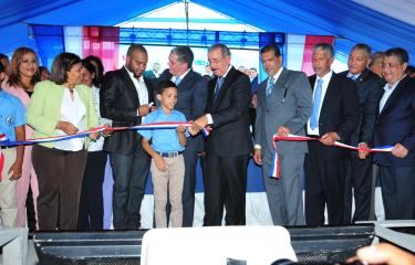 Presidente Medina inaugura escuela y estancia infantil en Santo Domingo Oeste