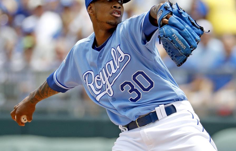 Yordano Ventura comienza a cansar a los Reales... y a rivales