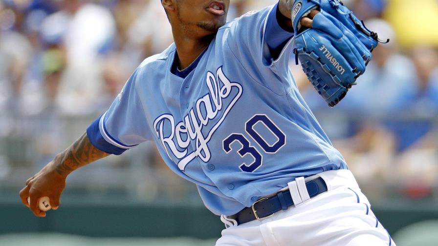 Yordano Ventura comienza a cansar a los Reales... y a rivales