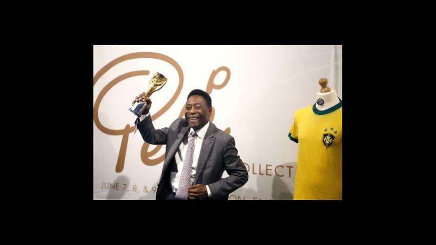 La Copa del Mundo de Pelé vendida por 570.000 dólares en Londres