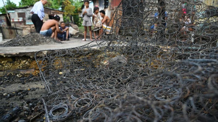 Incendio destruye una vivienda y afecta otras dos; presumen fue deliberado