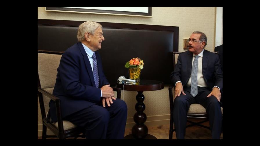 Gurú financiero George Soros ve época de incertidumbre y se refugia en el oro