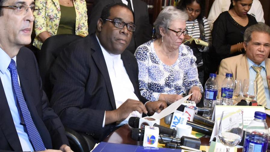 Comisión discutirá salario médicos; sigue el diálogo