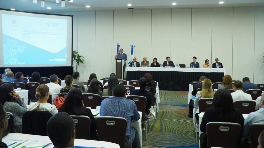 Ventura Camejo destaca aportes del Ministerio de Administración Pública al gobierno abierto en RD