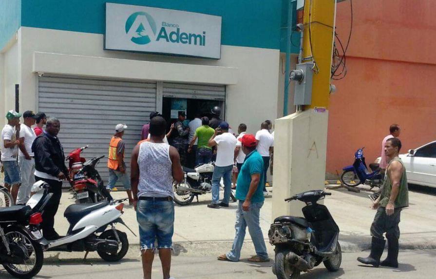 La Policía investiga robo en sucursal bancaria de La Vega