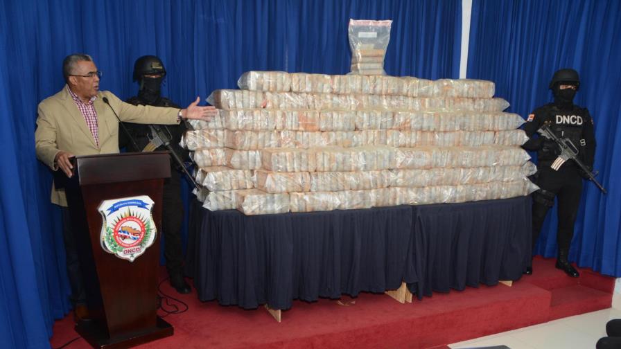 DNCD decomisa 748 paquetes de droga y casi un millón de dólares DNCD decomisa 748 paquetes de droga y casi un millón de dólares