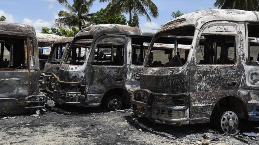 Bomberos analizan muestras de guaguas quemadas a Fenatrano