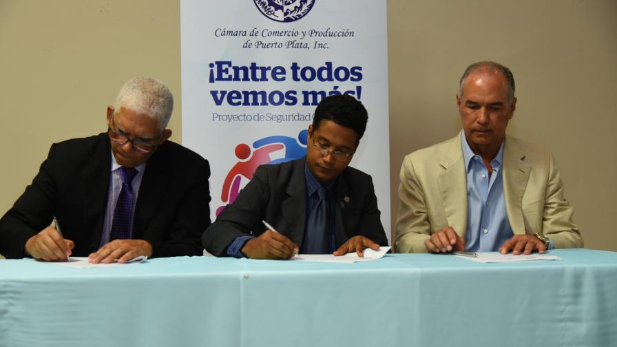 Presentan proyecto para instalar cámaras de seguridad en comercios de Puerto Plata