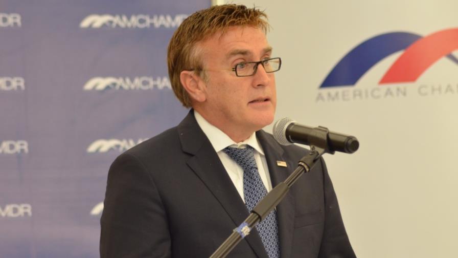 Brewster se reúne con Germán Mejía