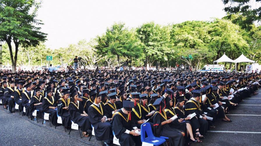 PUCMM inviste 1019 nuevos profesionales en distintas áreas PUCMM inviste 1019 nuevos profesionales en distintas áreas