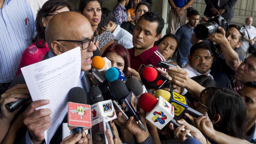 Chavismo presenta ante el Supremo demanda contra firmas para revocatorio
