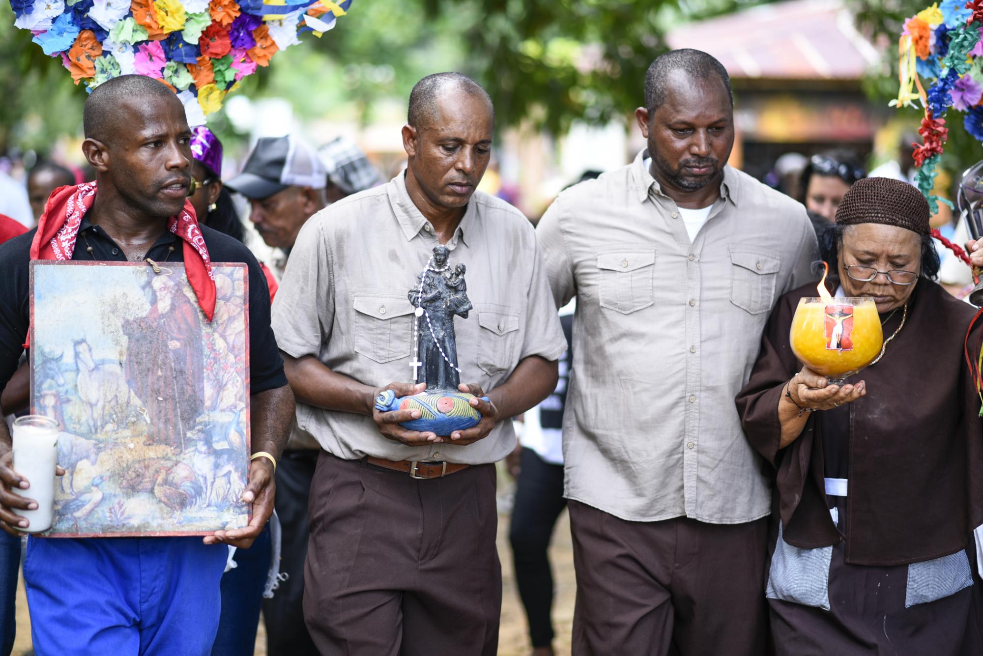 Los hermanos Guillén mantienen viva la tradición de San Antonio Negro Negro
