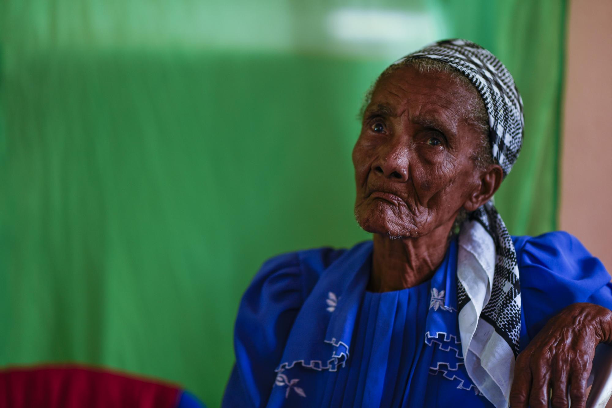 Una de las rezadoras de la celebración de San Antonio Negro