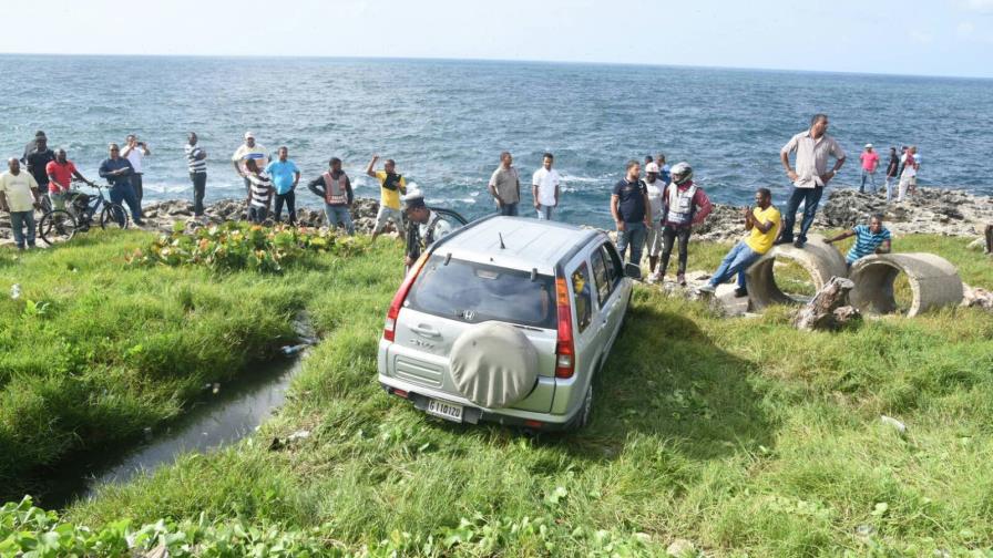 Un hombre desaparecido tras lanzarse al mar para rescatar a su pareja que intentó suicidarse 