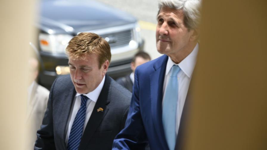 John Kerry se reúne con el presidente Medina