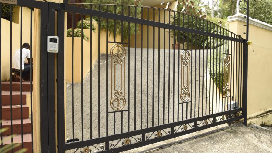 Investigan a tres por asesinato de diplomático suizo