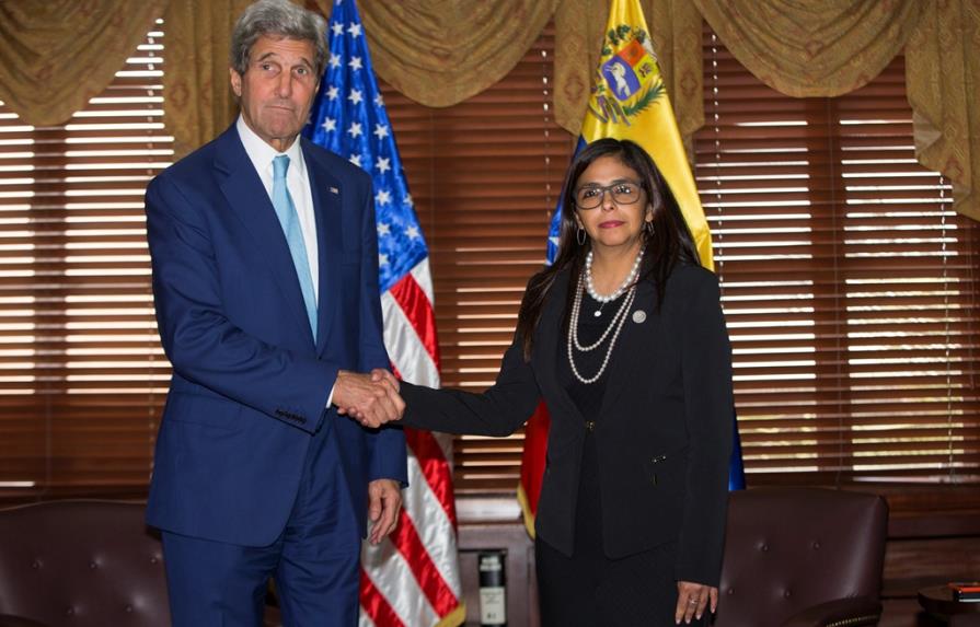 Kerry: Estados Unidos no presionará para suspender a Venezuela en OEA