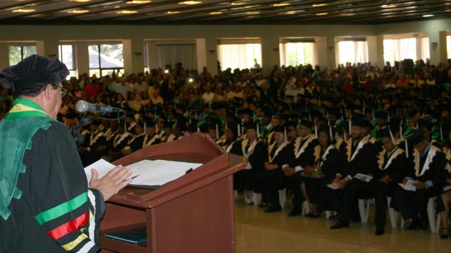 UTESA gradúa más de 600 profesionales en su Septuagésima Octava Graduación Ordinaria UTESA gradúa más de 600 profesionales en su Septuagésima Octava Graduación Ordinaria