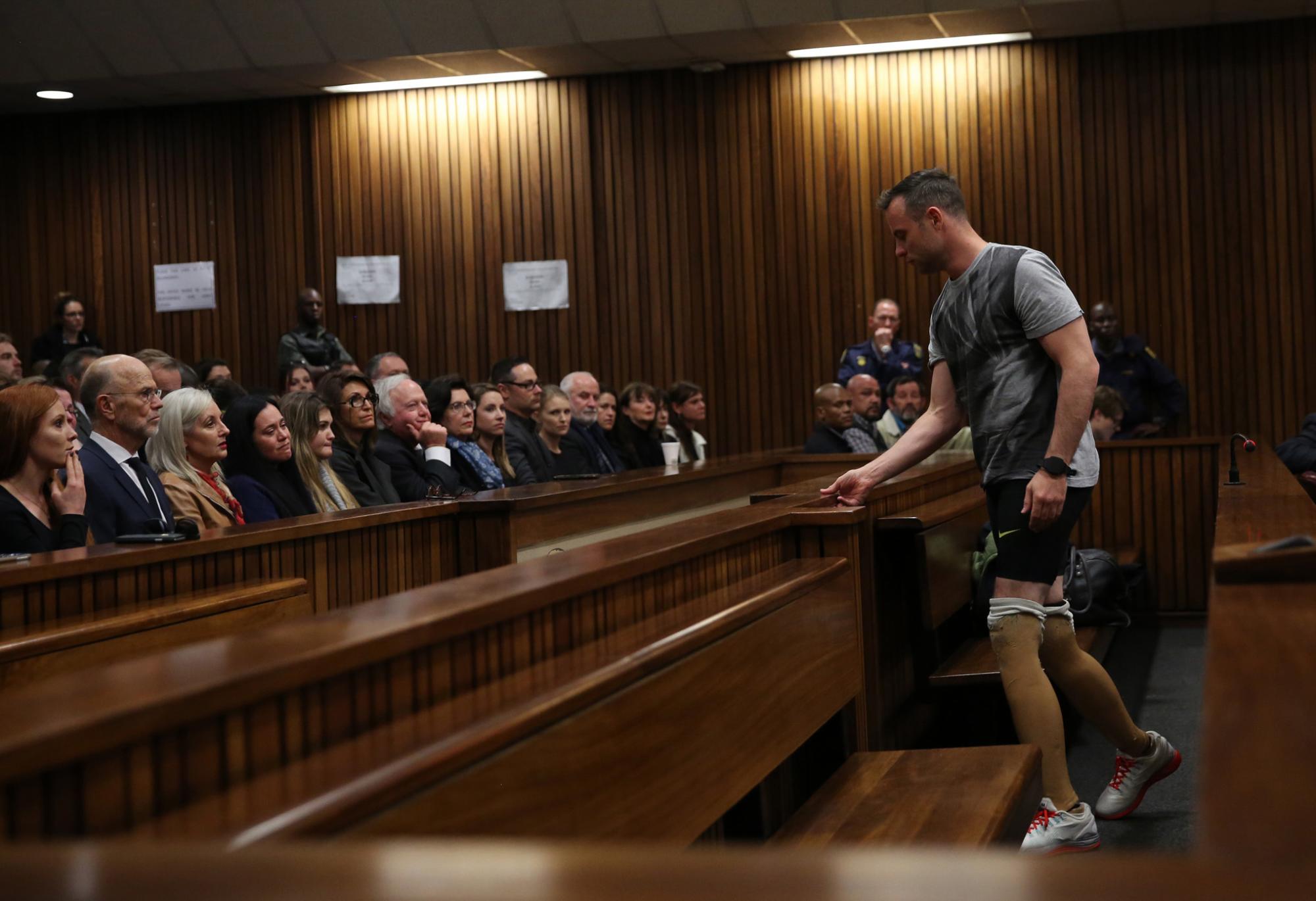 Oscar Pistorius comparece durante audiencia de hoy, 15 de junio de 2016.