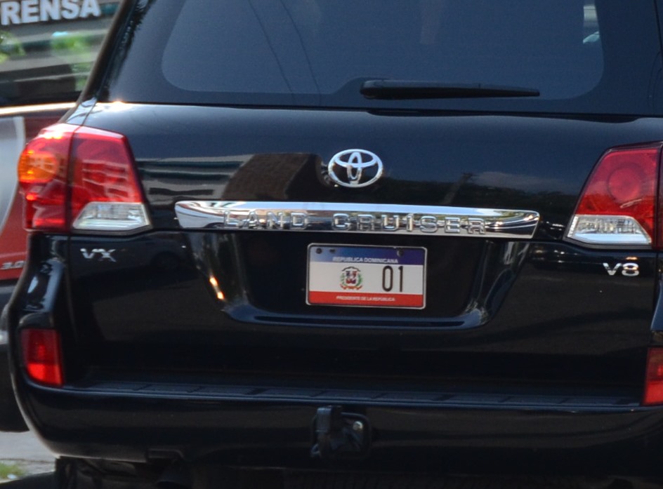 Yipeta con placa 01 del presidente de la República.