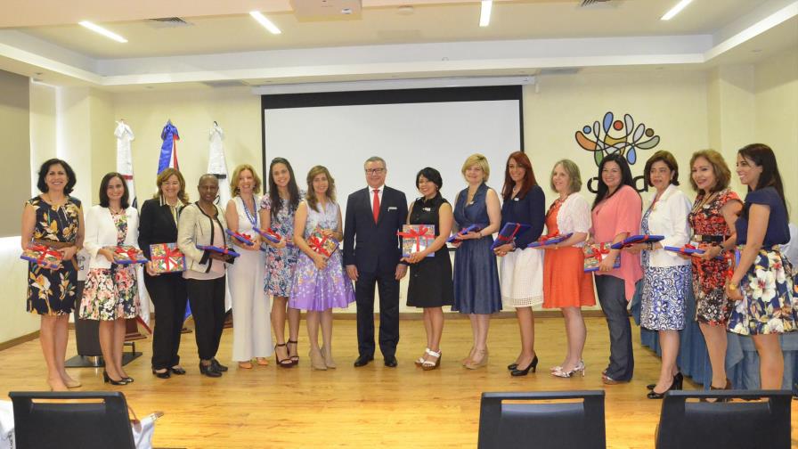 Esposas de embajadores participantes en Asamblea de la OEA Esposas de embajadores participantes en Asamblea de la OEA