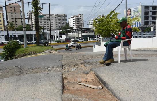 En el Claret instalan tuberías, pero no han vuelto a asfaltar la calle