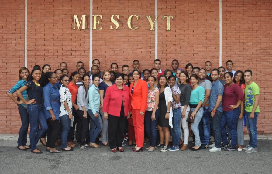 El MESCyT envía estudiantes a perfeccionar su inglés en Estados Unidos