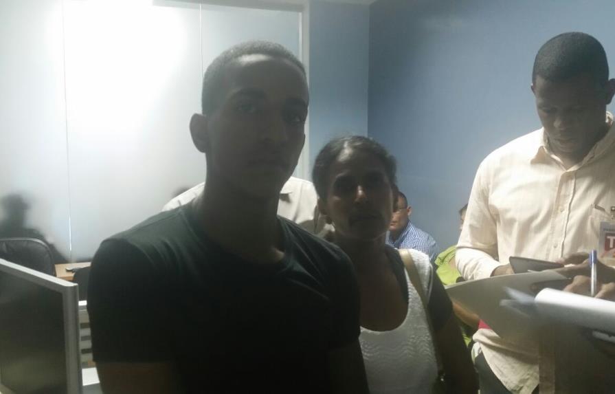 Se entrega joven acusado de herir a un policía en Sabana Perdida