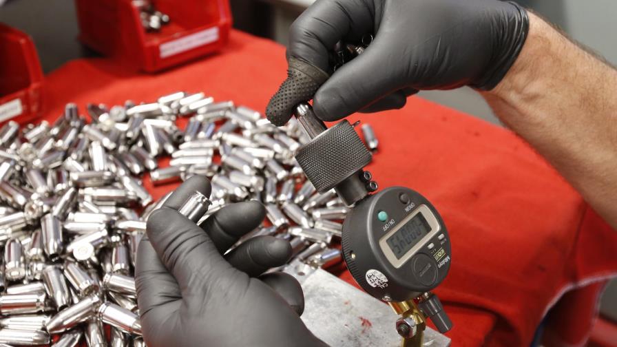 Armeros se unen tras matanza de Orlando mientras se dispara la venta de armas