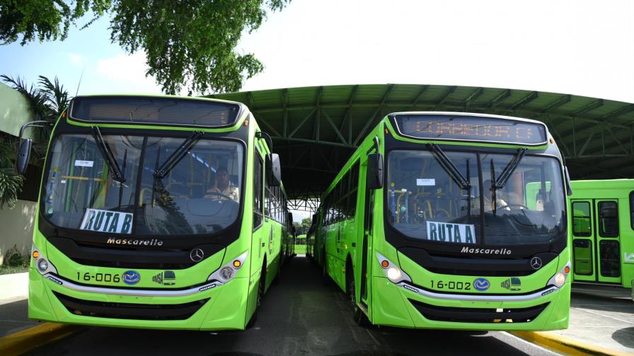 Veinte nuevos autobuses se suman a la flotilla de la OMSA en Santiago