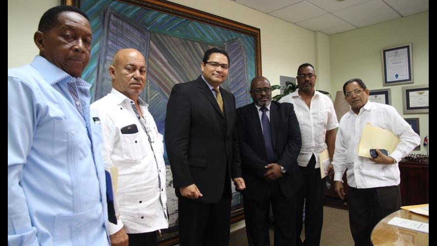 Indotel no está facultado para regular servicio de UBER, dice Gedeón Santos