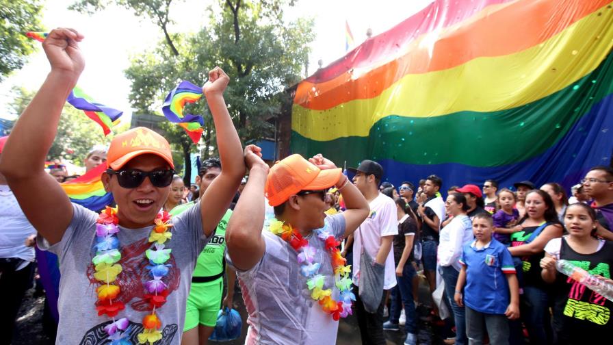 Orlando rinde tributo a las 49 víctimas de matanza en el Día del Padre