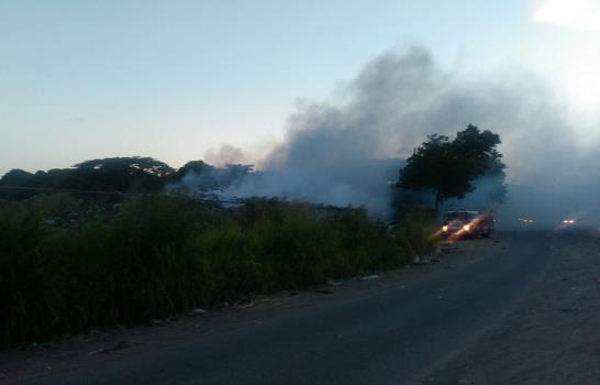 Humareda en la autopista 6 de Noviembre  provoca accidente 