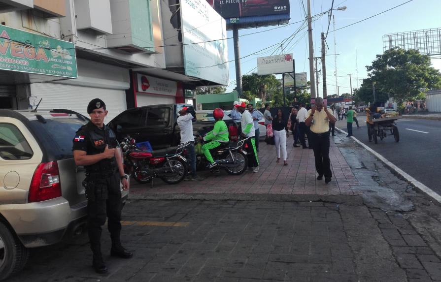 Choferes paralizan transporte en ruta Lope de Vega con Abraham Lincoln