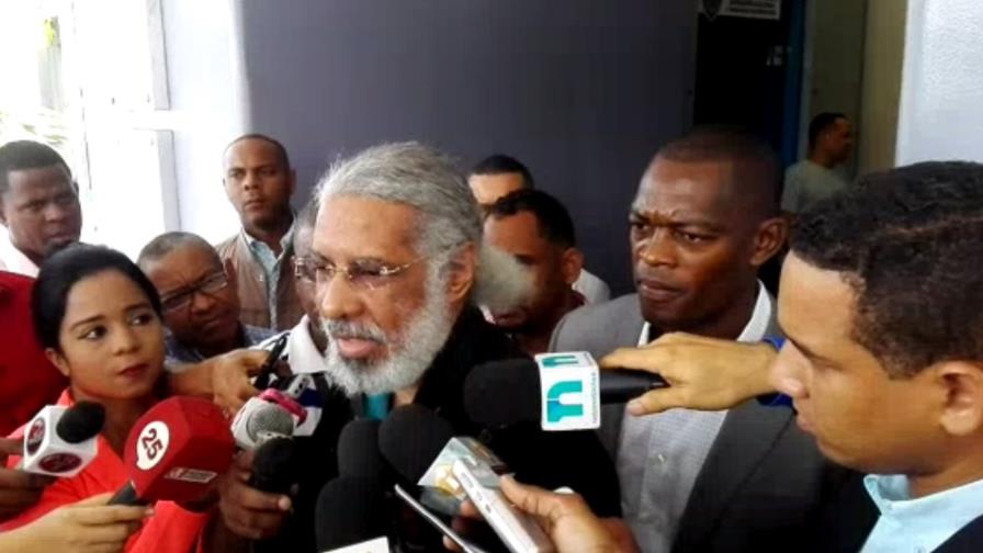 Hubieres pide a la Policía investigar incendio de 13 autobuses de Fenatrano