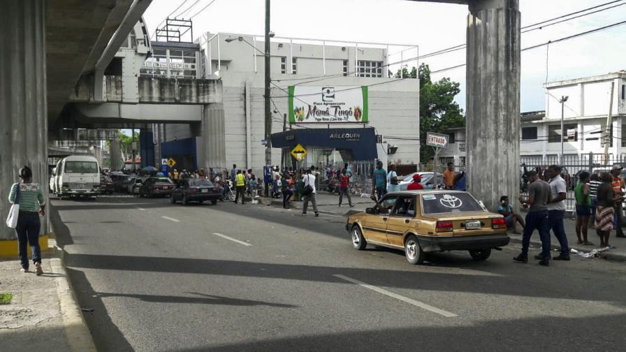 Cabildo Santo Domingo Norte desaloja vendedores de estación Mamá Tingó Cabildo Santo Domingo Norte desaloja vendedores de estación Mamá Tingó