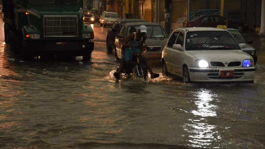 COE pone en alerta verde por lluvias a siete provincias y el Distrito Nacional